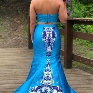 Prom dress for sale, only worn once and is dry cleaned!